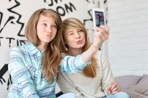 Cum să alegi produsele cosmetice pentru un adolescent?